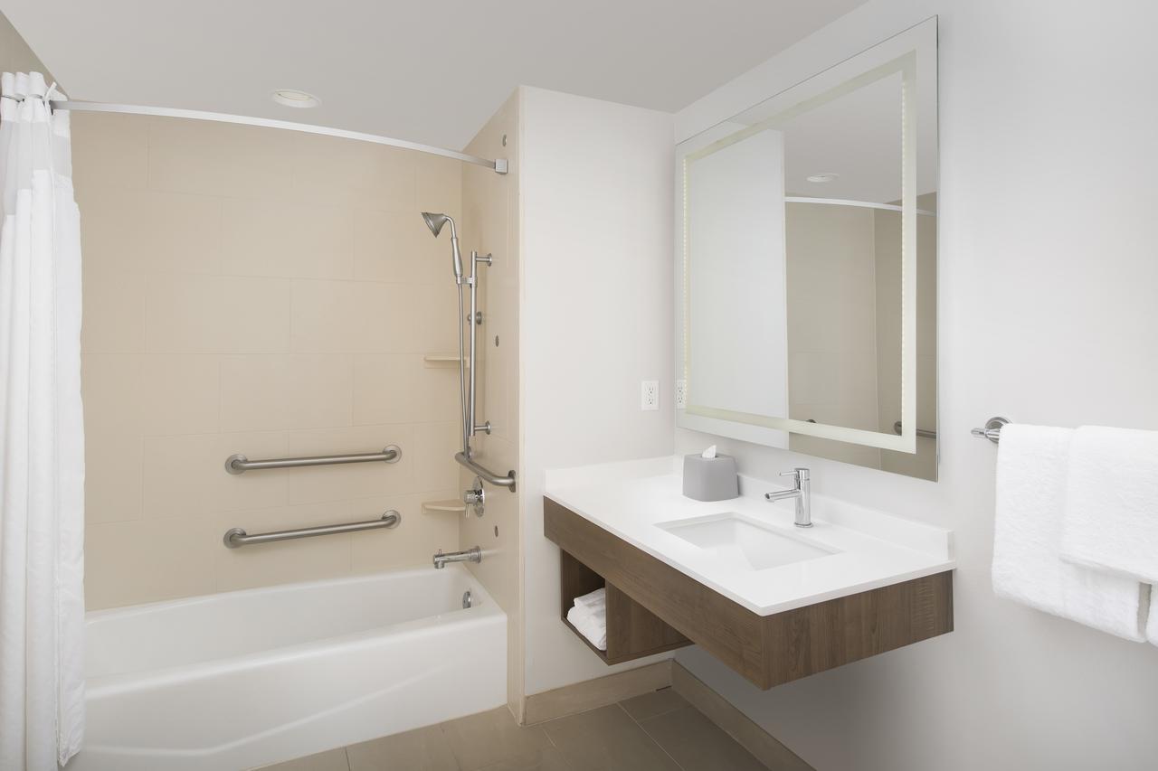 Habitación adaptada para personas con movilidad reducida/discapacidad auditiva - Cama extragrande